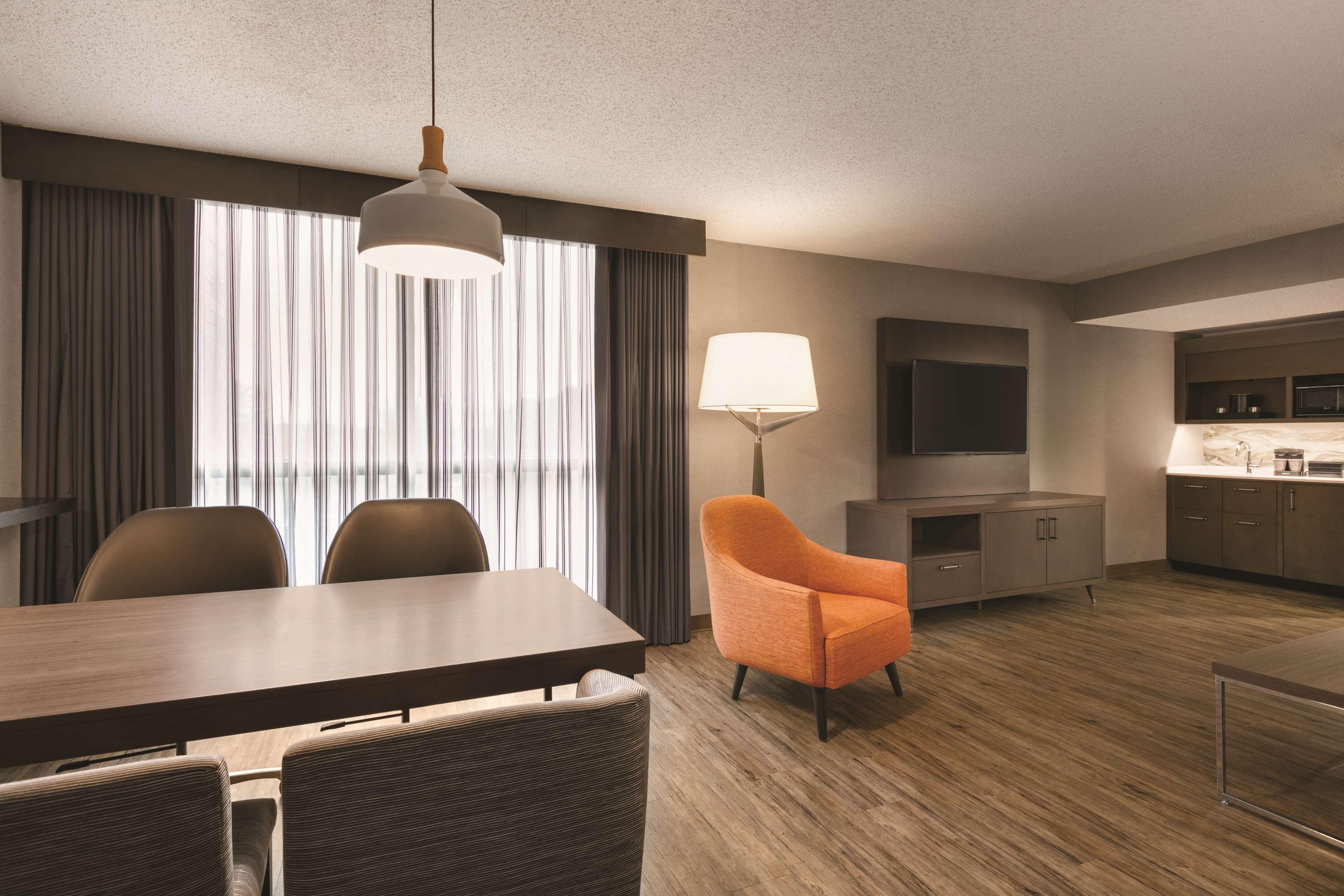 Embassy Suites By Hilton Richmond Dumbarton Εξωτερικό φωτογραφία