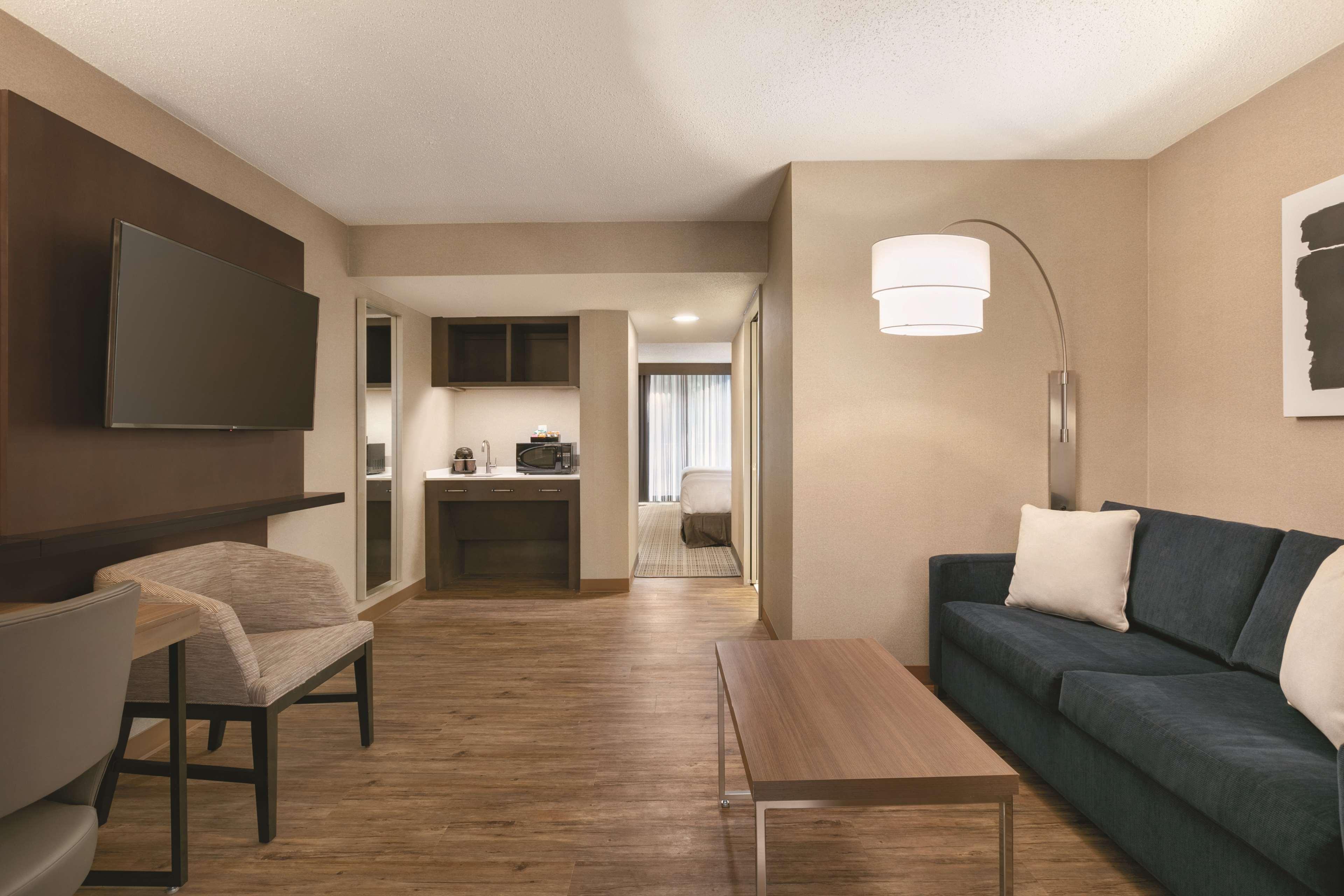 Embassy Suites By Hilton Richmond Dumbarton Εξωτερικό φωτογραφία